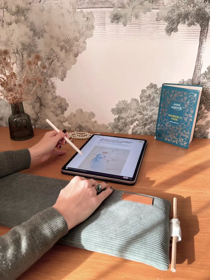 Le coussin repose-bras coudoussin de la marque Aricomagic fabriqué en France allie design et confort